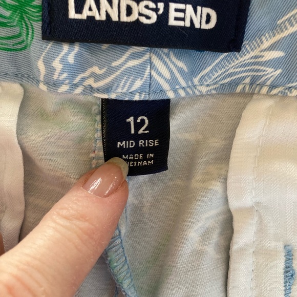 Women's Lands End Mid Rise blue green red sailboat ocean chino shorts size 12 - Picture 7 of 9